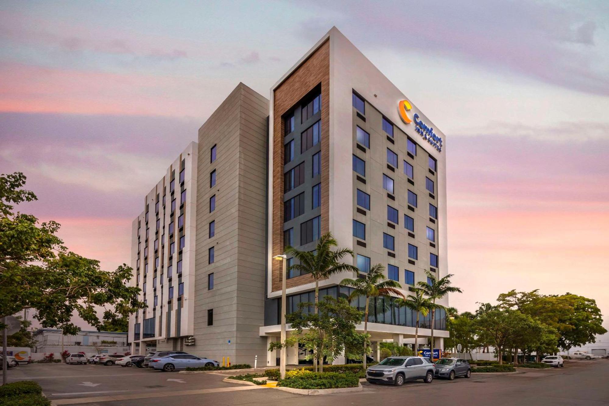 Comfort Inn & Suites Miami International Airport Miami Springs Екстериор снимка